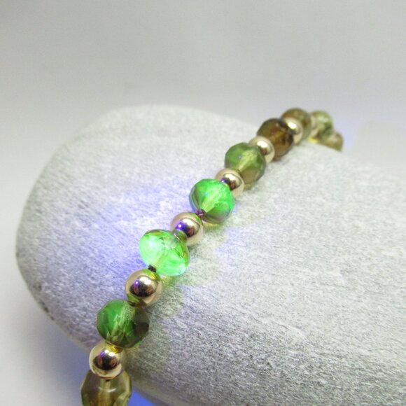 Gold and Uranium glass bead necklace - Picture 4 of 12